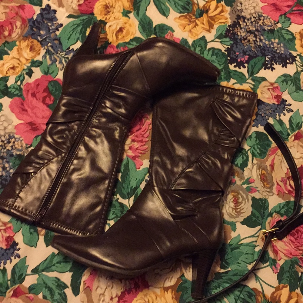 Size 9W Boots